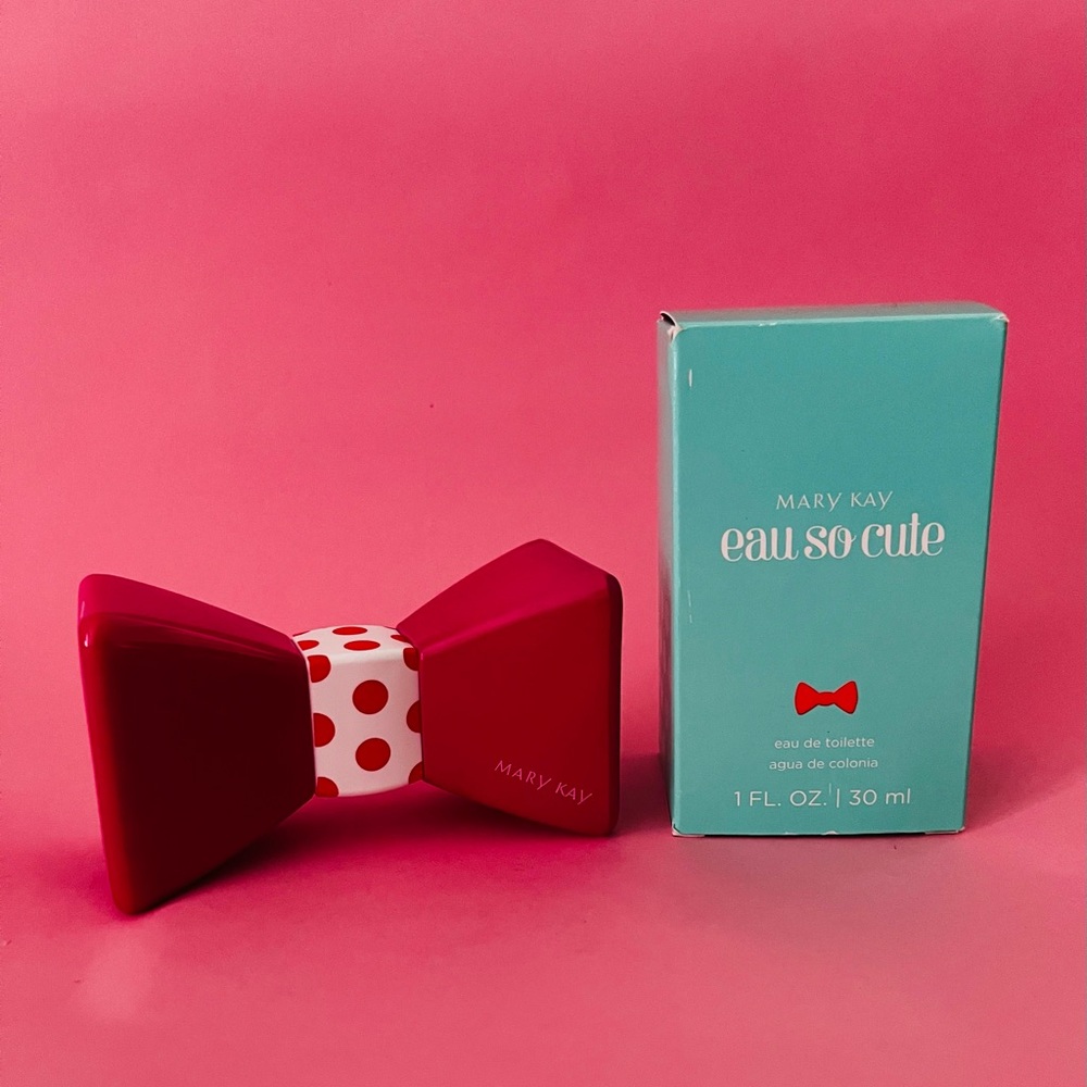 Mary Kay Eau So Cute Bow Bottle with Teal Box